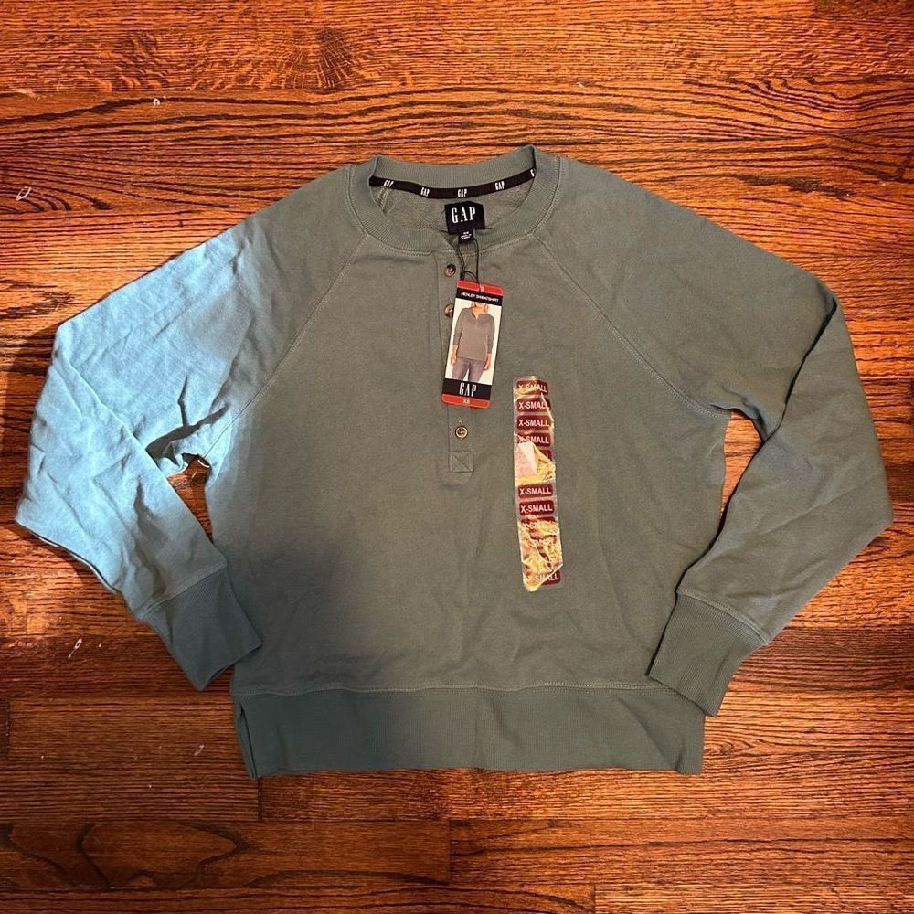 New gap sweater - Picture 1 of 4